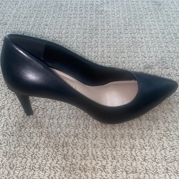 Kelly and Katie Heels 7 - Picture 3 of 3